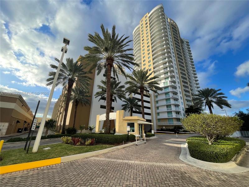 Duo Condo Apt #2002E