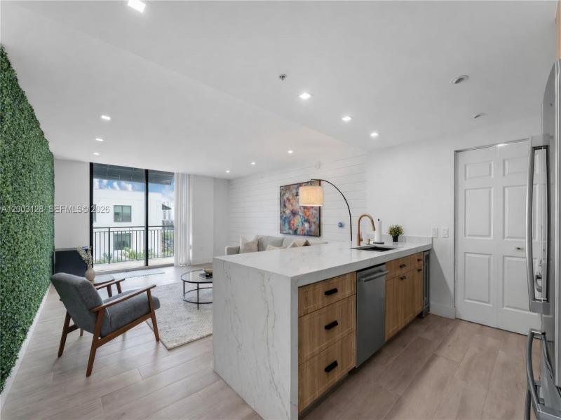 1300 Ponce Apt #815