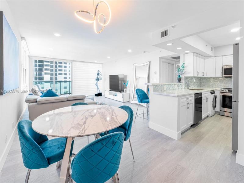 Condo for sale at The Wave Condo 536