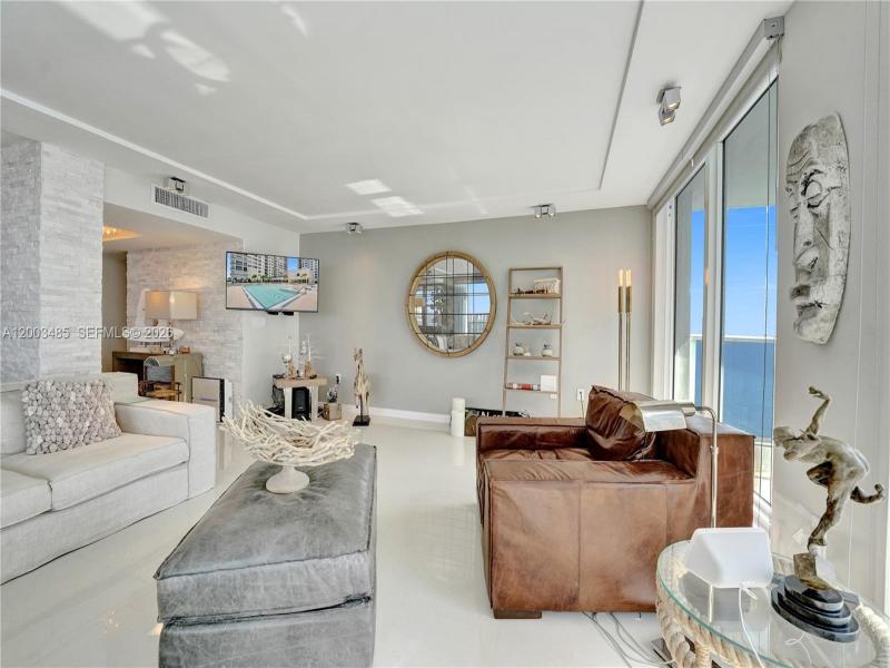 Condo for sale at Aquarius Towers 908S