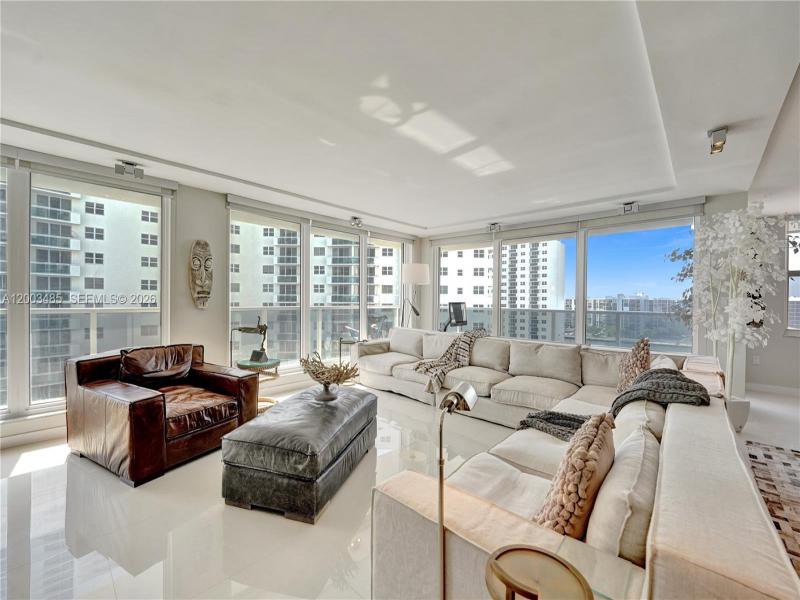 Condo for sale at Aquarius Towers 908S