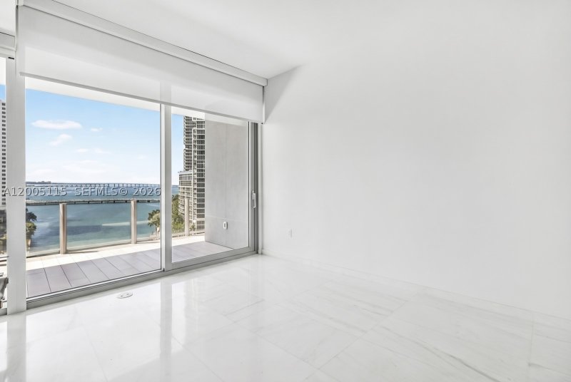 Comprar apartamento en Aston Martin Residences 1002