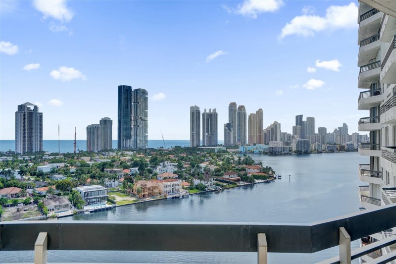 Mystic Pointe 200 Apt #1709