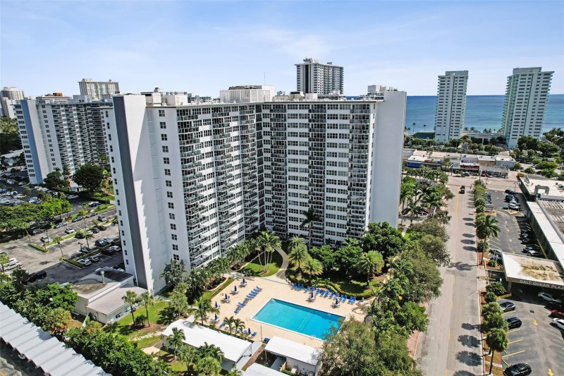 Condo for sale at Coral Ridge Towers South 1006