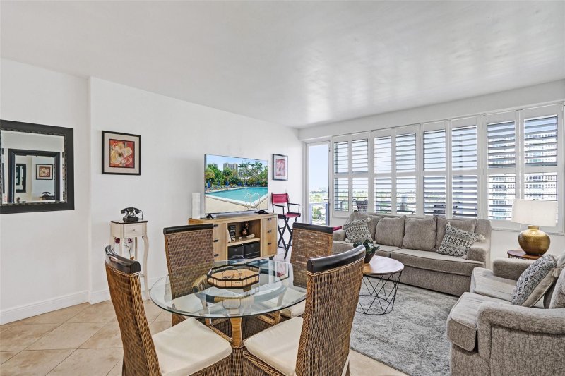 Condo for sale at Coral Ridge Towers South 1006