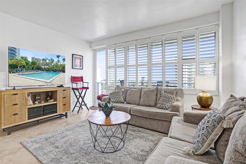 Condo for sale at Coral Ridge Towers South 1006