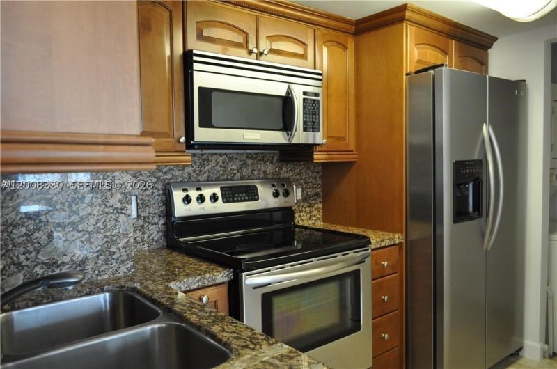 Condo for sale at Isola Brickell Key 810