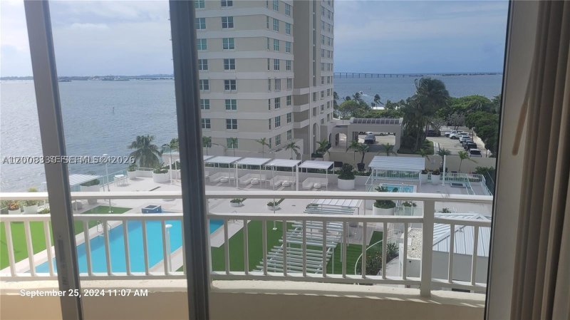 Condo for sale at Isola Brickell Key 810