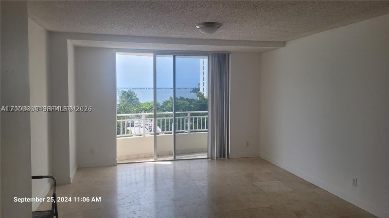 Condo for sale at Isola Brickell Key 810