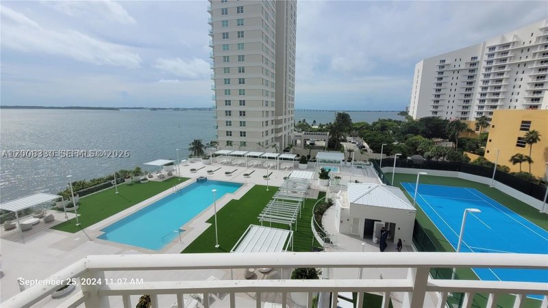 Condo for sale at Isola Brickell Key 810