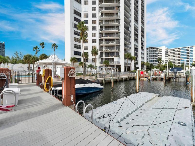 Anchor Bay Club Apt #305
