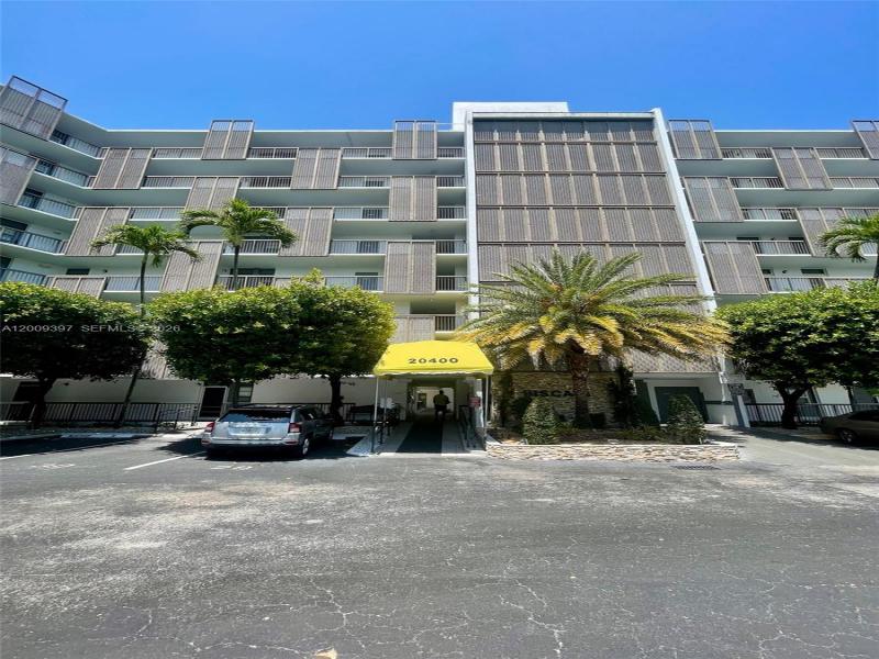 Biscaya Apt #608