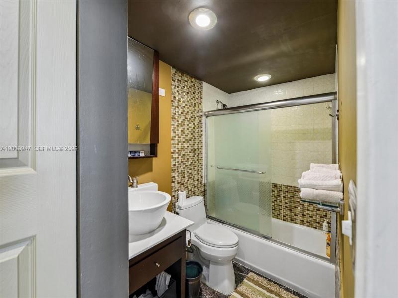 Comprar apartamento en Bayview Towers B706