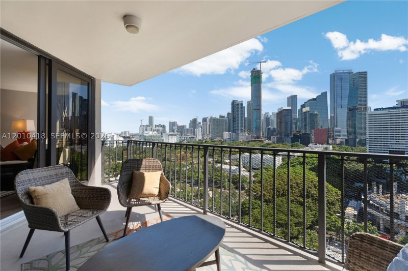 Brickell Place Apt #B1809