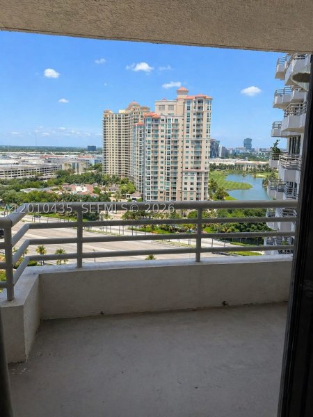 Apartment for rent at Parc Central Aventura 1803