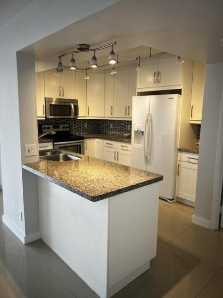 Condo for sale at 200 Leslie 1128