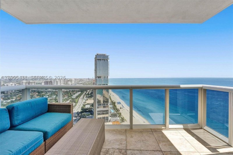 Apartment for rent at Trump Royale 5202