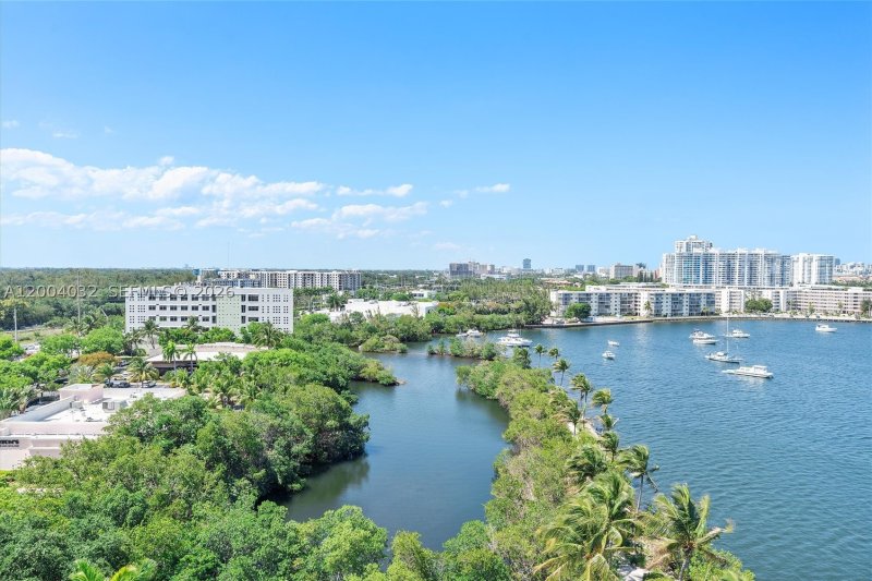Condo for sale at Marina Palms Yacht Club 1010