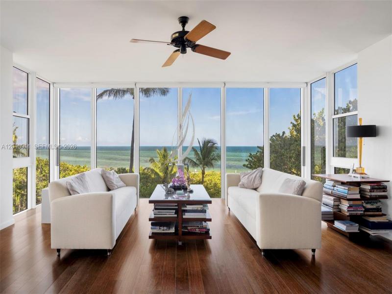 Island House Apt #401
