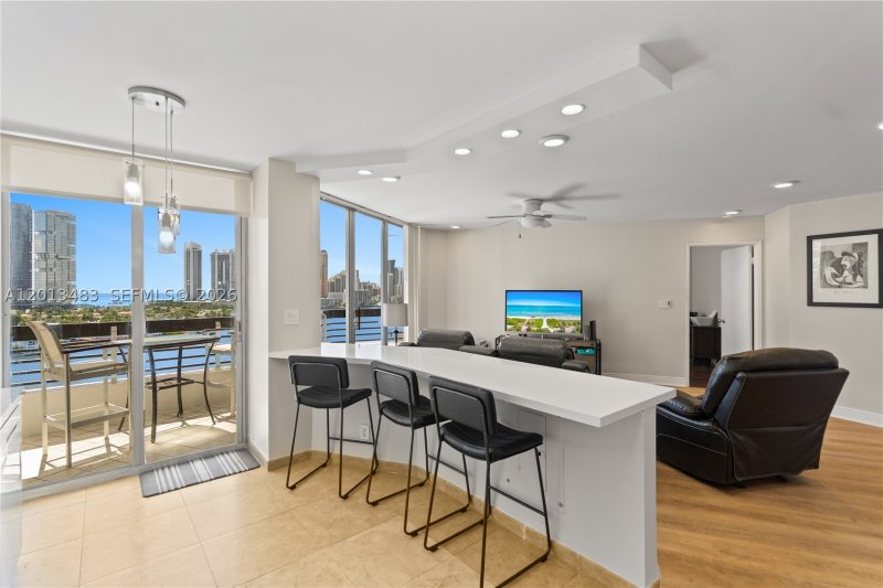 Comprar apartamento no Mystic Pointe 300 1616