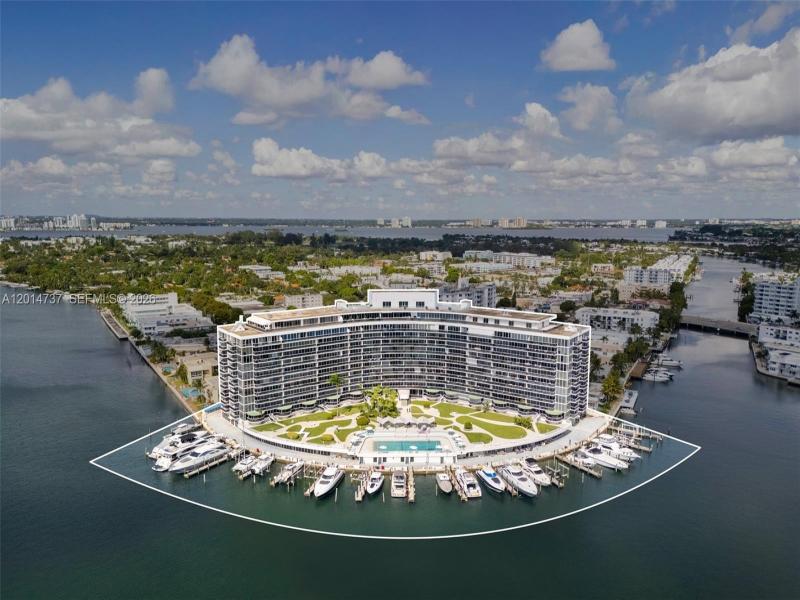 King Cole Apt #1005 + Dock