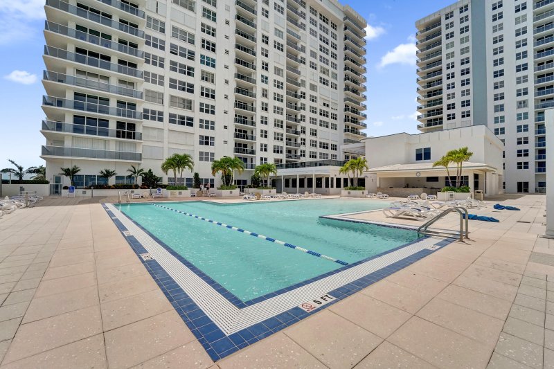Condo for sale at Aquarius Towers 302s