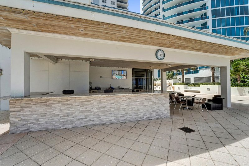 Condo for sale at Aquarius Towers 302s