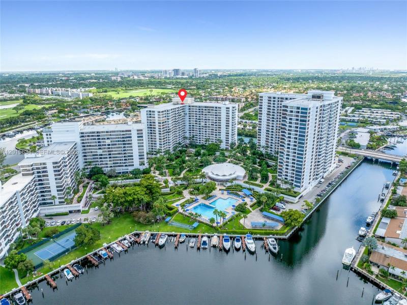 Condo for sale at Olympus Towers 212