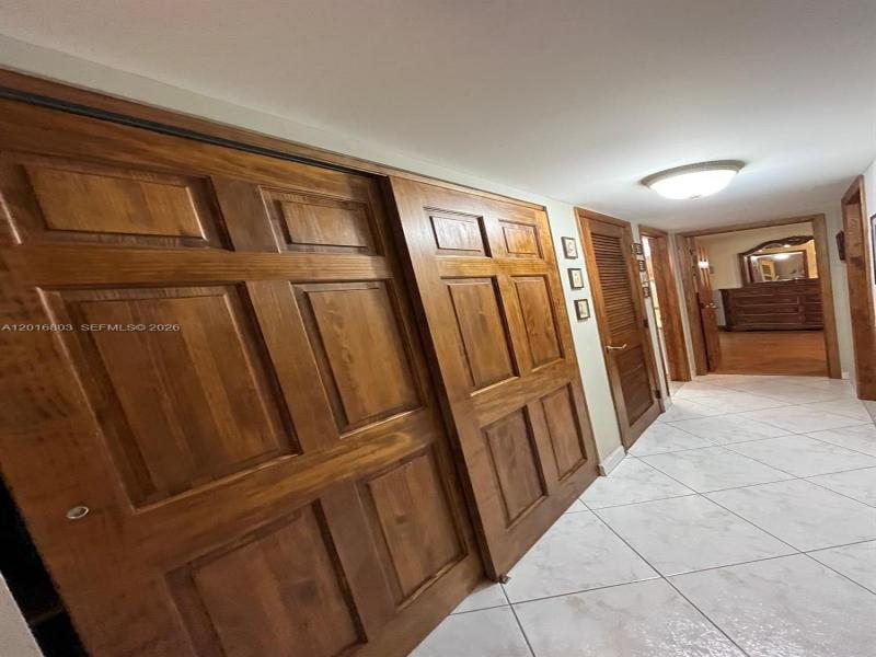 Condo for sale at Cambridge Towers 605