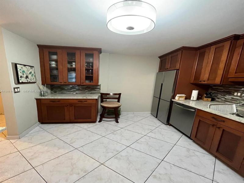 Condo for sale at Cambridge Towers 605
