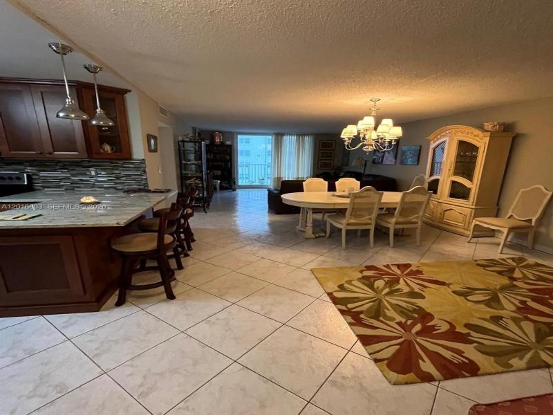 Condo for sale at Cambridge Towers 605