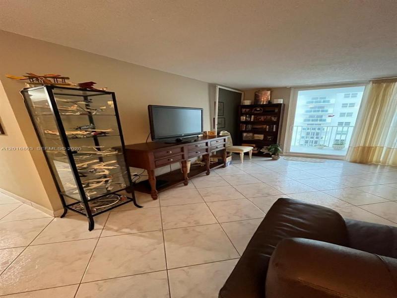 Condo for sale at Cambridge Towers 605