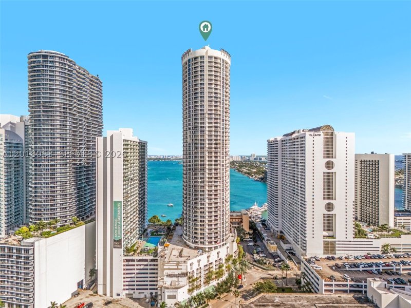 Apartment for rent at Opera Tower 1407