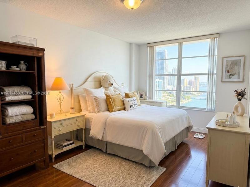 Condo for sale at Hallmark of Hollywood 1208
