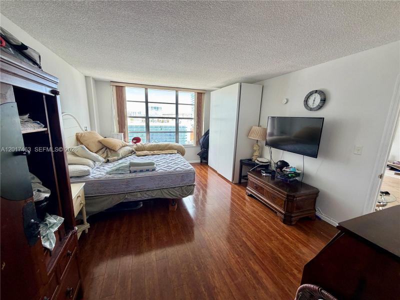 Condo for sale at Hallmark of Hollywood 1208