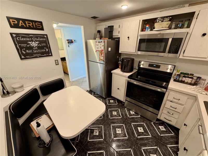 Condo for sale at Hallmark of Hollywood 1208