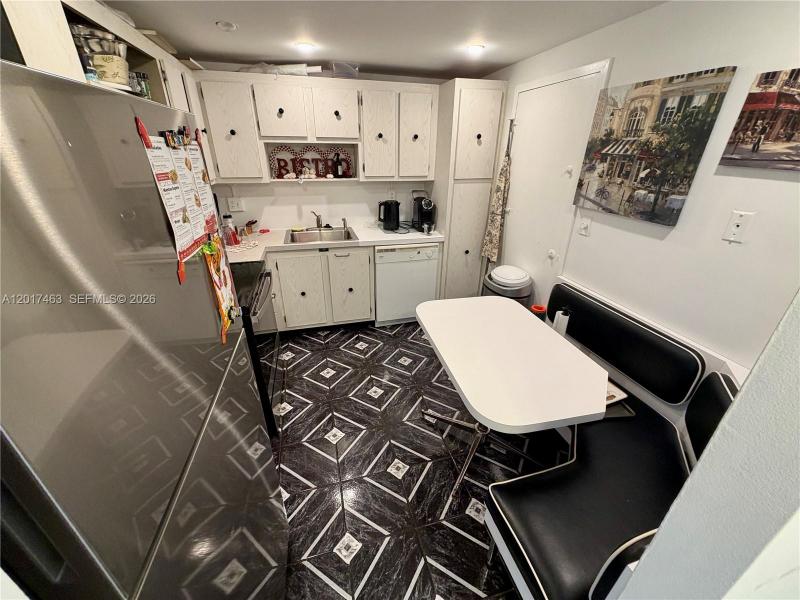 Condo for sale at Hallmark of Hollywood 1208
