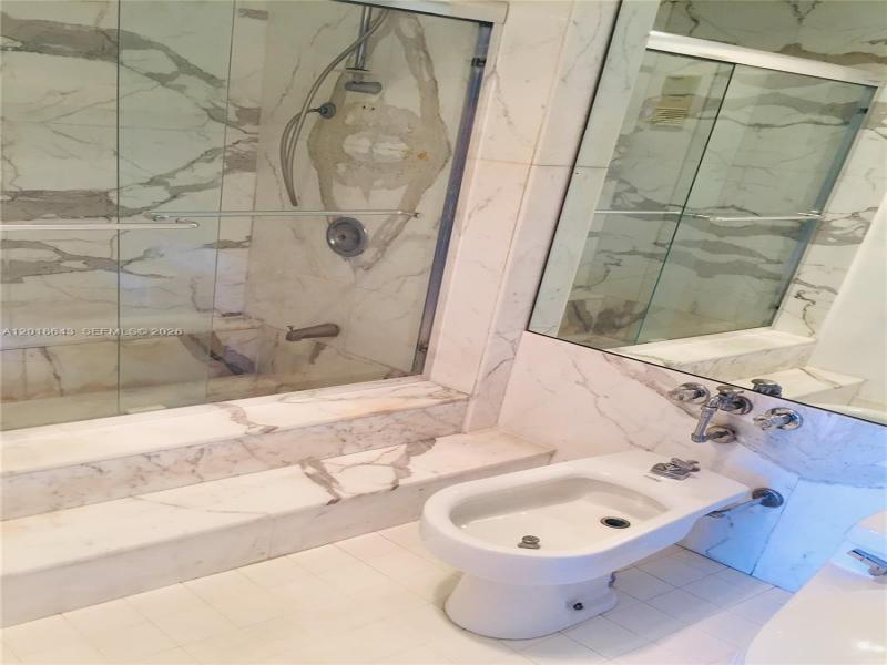 Comprar apartamento en Commodore Club South 113