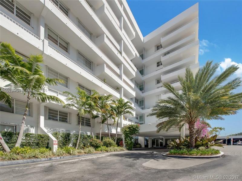 Commodore Club South Apt #113