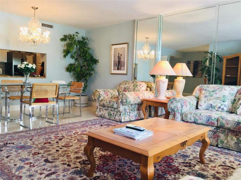 Comprar apartamento en Commodore Club South 113