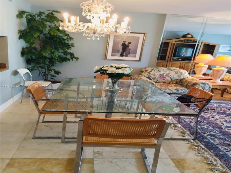 Comprar apartamento en Commodore Club South 113