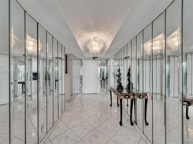 Condo for sale at Malaga Towers 16B