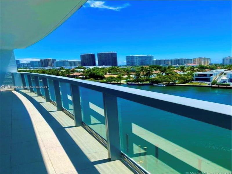 Comprar apartamento en The Ivory 704