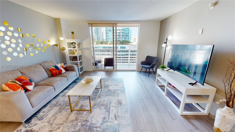 Condo for sale at The Club At Brickell Bay 2222
