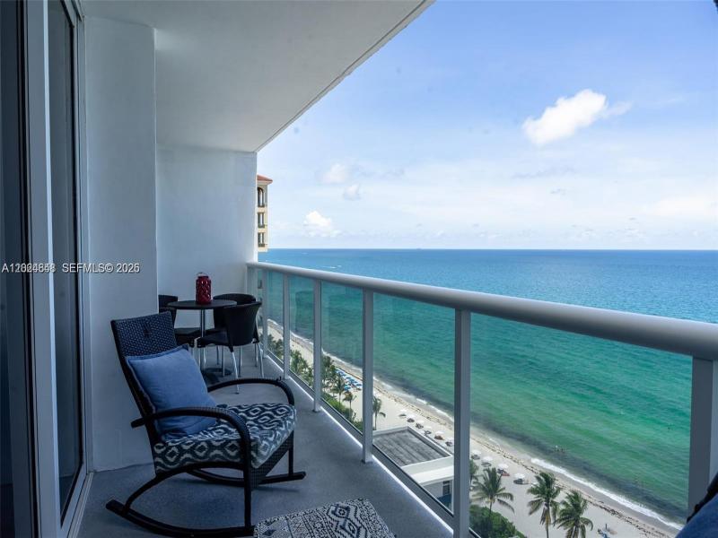 Condo for sale at Parker Tower 1705