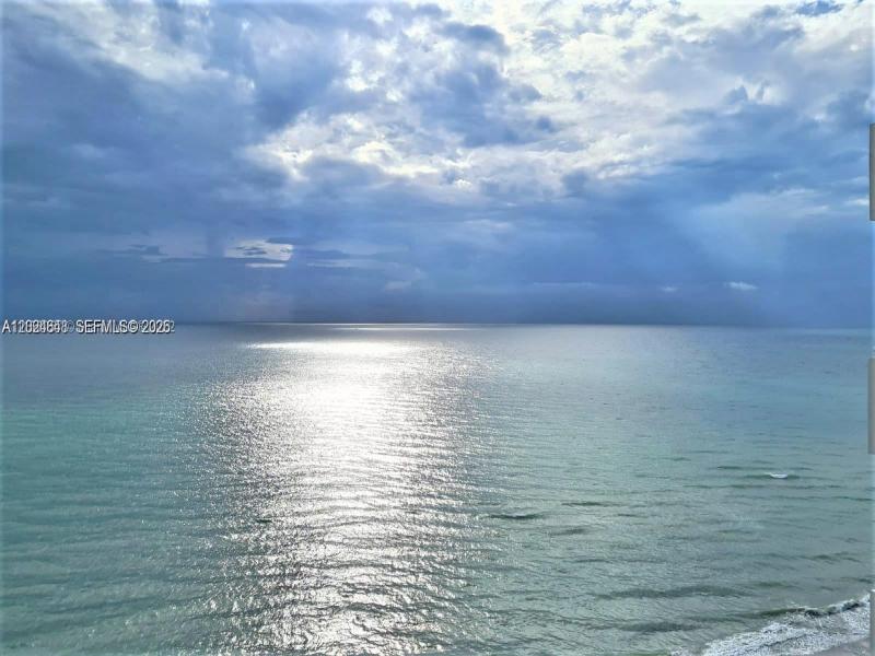 Condo for sale at Parker Tower 1705