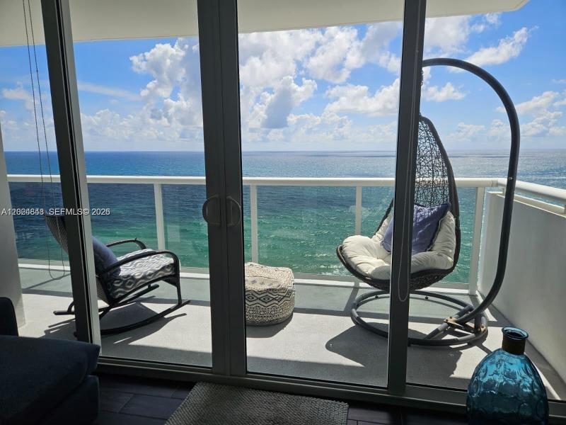 Condo for sale at Parker Tower 1705