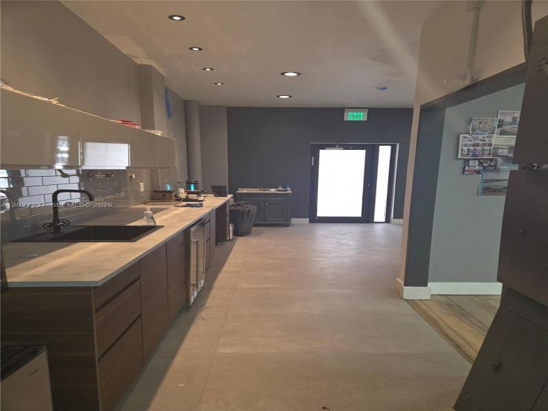 Condo for sale at Alexander Towers CU1
