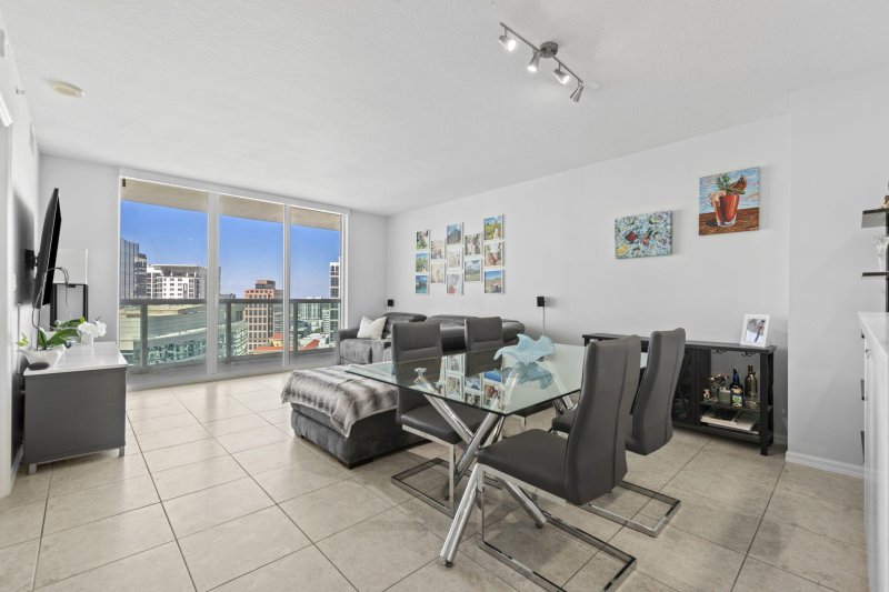 Condo for sale at Watergarden 2707