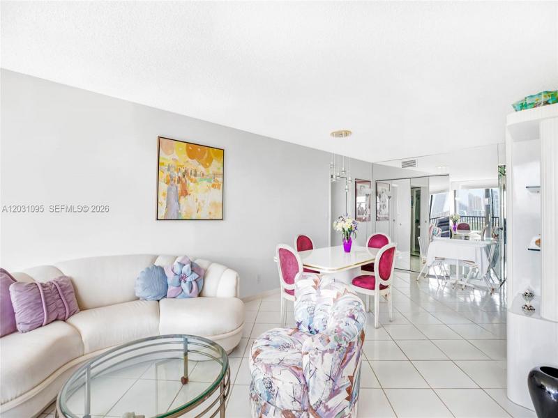 Comprar apartamento no Coronado I 2228